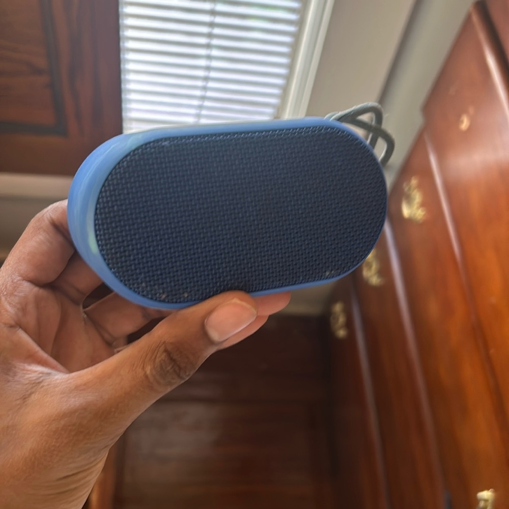 USB Bluetooth speaker for iPhone and other compatible devices